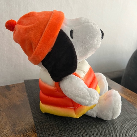 SNOOPY PLUSH. BRAND NEW! Fall 2024 collection! Great DEAL!!! - Picture 5 of 6